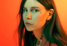 Skott volta com seu pop fantasioso em “Bloodhound”