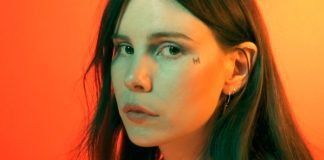 Skott volta com seu pop fantasioso em “Bloodhound”