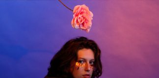 King Princess prova mais uma vez ser um ícone gay na envolvente “Hit the Back”