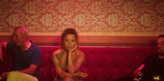 Nilüfer Yanya precisa fugir de agentes secretos no clipe de “Heat Rises”