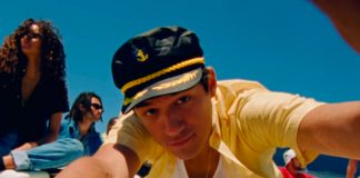 Omar Apollo curte os últimos dias do verão no clipe de “Kickback”