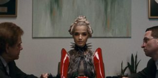 Poppy é uma estrela do metal que se rebela contra a indústria da música no clipe de “I Disagree”