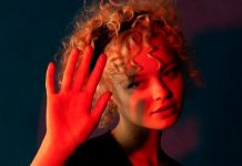 A princesinha pop Millie Turner lança o EP ‘Hide+Seek’