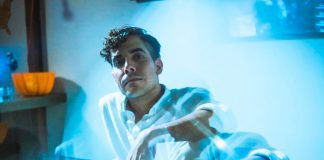 Neon Indian canta à política migratória de Trump no single e videoclipe de “Toyota Man”