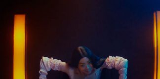 Rina Sawayama mistura pop e nu metal no single “STFU!” e solta videoclipe furioso