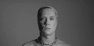A desconstrução de Rufus Wainwright no videoclipe de “Trouble in Paradise”