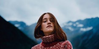 Sigrid lança a balada “Home to You” para trilha sonora
