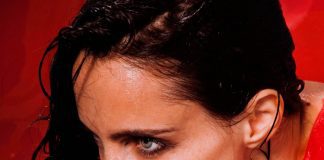 Anna Calvi anuncia ‘Hunted’, uma reinvenção do disco ‘Hunter’, com Charlotte Gainsbourg, Courtney Barnett e mais