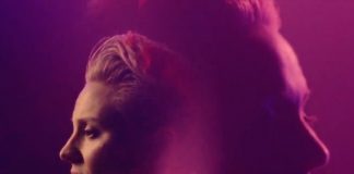La Roux lança videoclipe nostálgico de “Gullible Fool”