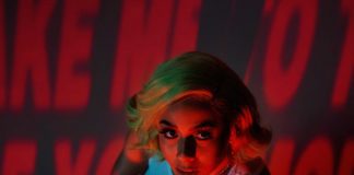 Mariah the Scientist canta suas tragédias amorosas no videoclipe de “Beetlejuice”