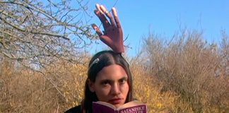Okay Kaya lança o single “Asexual Wellbeing” do álbum ‘Watch This Liquid Pour Itself’