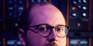 Dan Deacon mostra o single e videoclipe de “Become A Mountain”