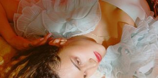 Empress Of mostra a inédita “Call Me” na trilha sonora de ‘Os Órfãos’