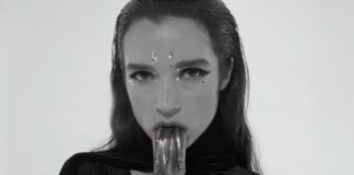 Poppy encara uma batalha de opostos no videoclipe de “Anything Like Me”