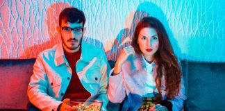Summer Camp revela detalhes do álbum ‘Romantic Comedy’ com o single “Women In Love”