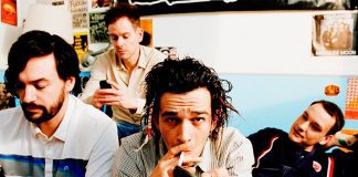 The 1975 adia lançamento de novo álbum e mostra a inédita “Me & You Together Song”