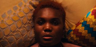 Arlo Parks luta contra seus sentimentos numa cama dividida no videoclipe de “Eugene”