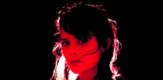 Bat for Lashes lança EP com cover de “The Boys of Summer”, clássico de Don Henley