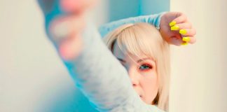 Carly Rae Jepsen não está no clima do dia dos namorados em “Let’s Be Friends”
