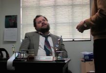 Dan Deacon e seus estágios de meditação no videoclipe de “Fell Into The Ocean”