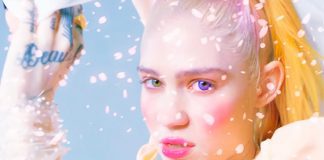 Grimes faz cosplay e lança videoclipe fantasioso de “Idoru”
