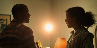 Khruangbin e Leon Bridges capturam raios de sol no videoclipe de “Texas Sun”