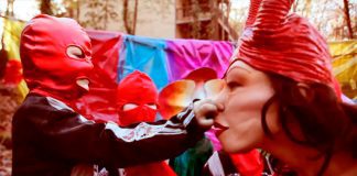 Of Montreal registra uma rebelião infantil no videoclipe de “Get God’s Attention By Being An Atheist”