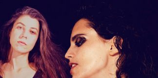 Anna Calvi lança versão de “Swimming Pool” com Julia Holter
