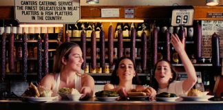 HAIM anuncia o álbum ‘Women in Music Pt. III’ e capa com clique de Paul Thomas Anderson