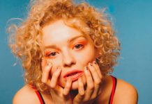 Millie Turner busca sua independência no pop cativante de “Jungle”