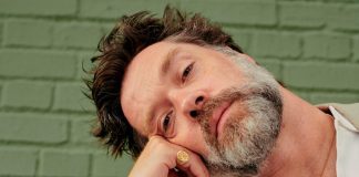 Rufus Wainwright lança a faixa “Peaceful Afternoon” do álbum ‘Unfollow The Rules’