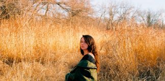 Waxahatchee canta amor e devoção no single “Can’t Do Much”