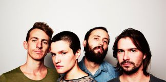 Big Thief lança EP de demos inéditas para arrecadar lucros à equipe de turnê