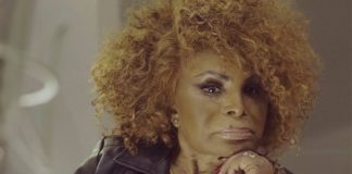Elza Soares mostra cover de “Carinhoso”, de Pixinguinha e João de Barro, para série brasileira