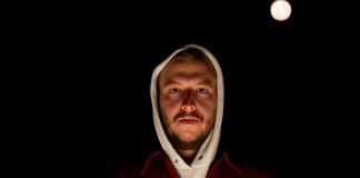 Justin Vernon mostra a faixa inédita “Things Behind Things Behind Things” do Bon Iver
