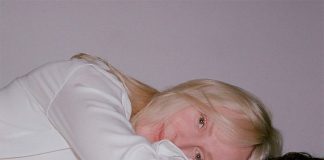 Laura Marling lança o single “Held Down” e anuncia o álbum ‘Song for Our Daughter’