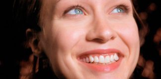Após 20 anos, Fiona Apple lança versão em vinil de ‘When the Pawn…’ pela primeira vez