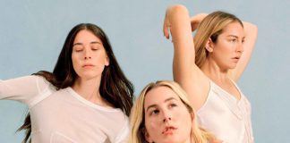 HAIM canta sobre não desistir de uma relação amorosa no single “Don’t Wanna”