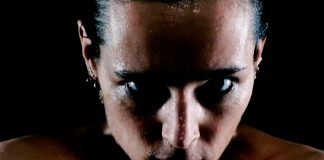 Jehnny Beth dirige o próprio videoclipe de “Heroine” em tempos de isolamento