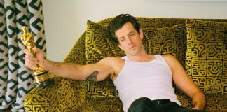 Mark Ronson mostra cover otimista de “I Want To See The Bright Lights Tonight” para a temporada de isolamento
