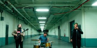 Muzz, supergrupo de Paul Banks, mostra o single “Knuckleduster”