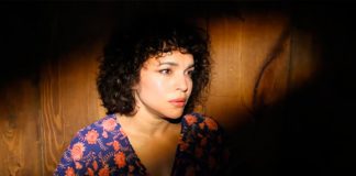 Norah Jones retrata o sentimento da quarentena no videoclipe de “Tryin’ To Keep It Together”