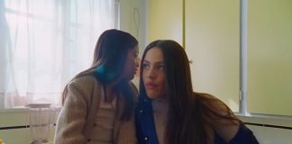 ROSALÍA e Travis Scott lançam o single “TKN” e mostram clipe rodeados de crianças