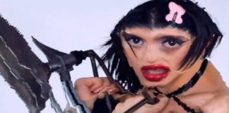 Arca apresenta videoclipe insano, realizado durante o isolamento, para “Mequetrefe”