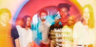 Metronomy aparece numa viagem psicodélica no videoclipe de “The Light”