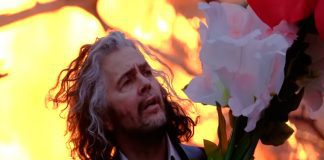 The Flaming Lips anuncia o álbum ‘American Head’ com a balada pop psicodélica “My Religion Is You”