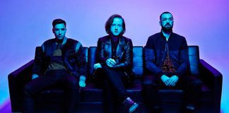 Two Door Cinema Club encontra canções perdidas e lança o EP ‘Lost Songs (Found)’