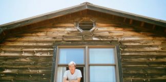 Bill Callahan lança a faixa “The Mackenzies” do álbum ‘Gold Record’