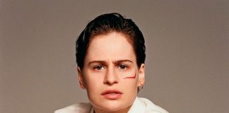 Christine and the Queens lança a faixa inédita “Eyes of a Child” para a série ‘Hanna’