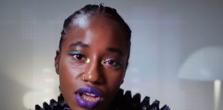 Denai Moore lida com a insegurança em videoclipe futurista de “Fake Sorry”